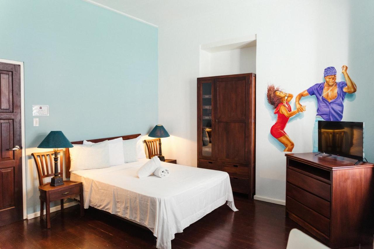 Bario Hotel Виллемстад Экстерьер фото